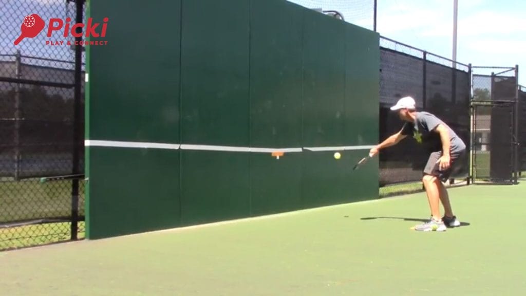 Gợi ý một số bài tập pickeball với tường hiệu quả